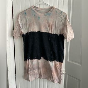 Buckle graphic tee